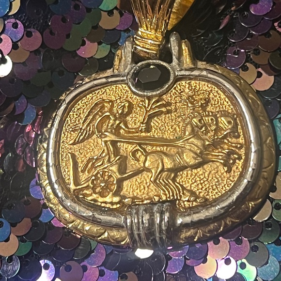 Vintage Gold- and Silvertone Large Gladiator & Chariot W/ Horses Pendant! Wowza! - Picture 4 of 5